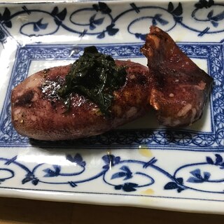 イカの丸焼き、バジルオイルかけ